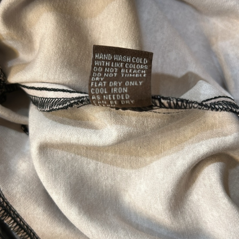 Stylish Black and White Patterned Women's Cropped Pants - Picture 7 of 9